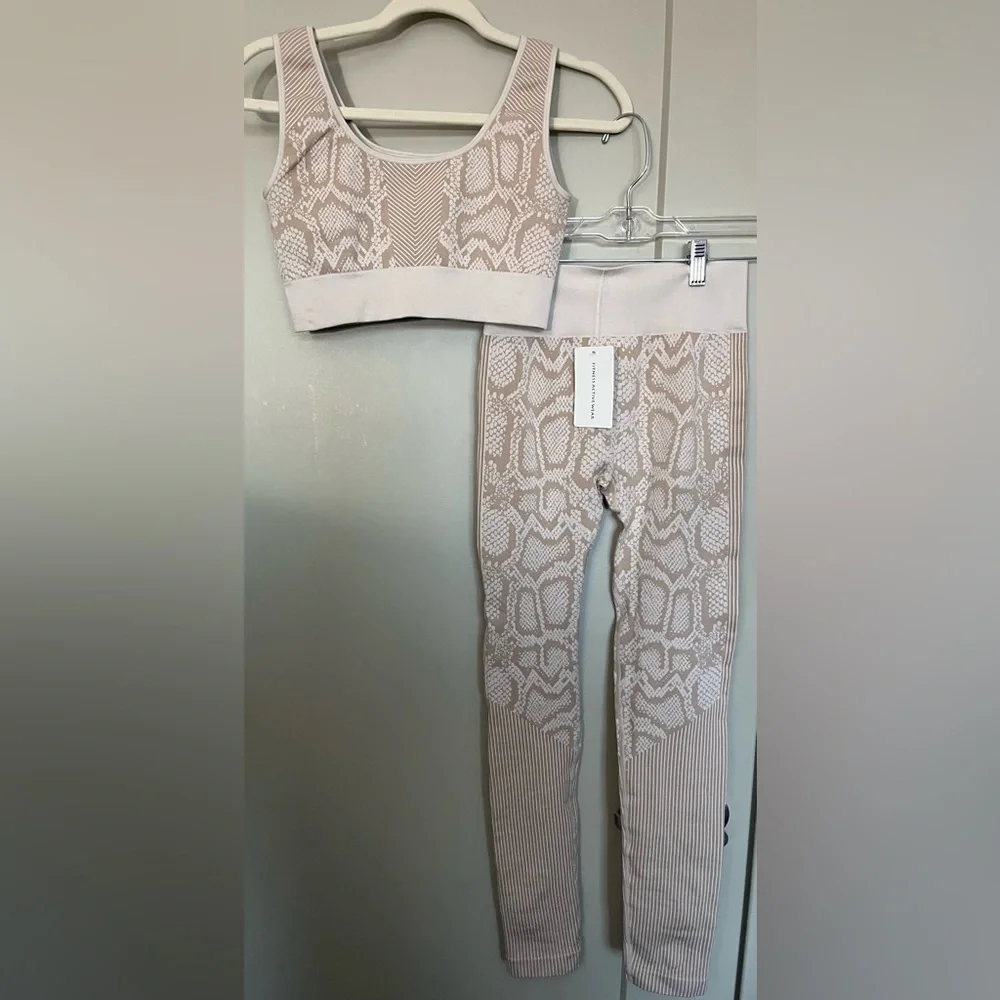 NEW Yoga Set- Matching Bra and Leggings - Picture 1 of 12